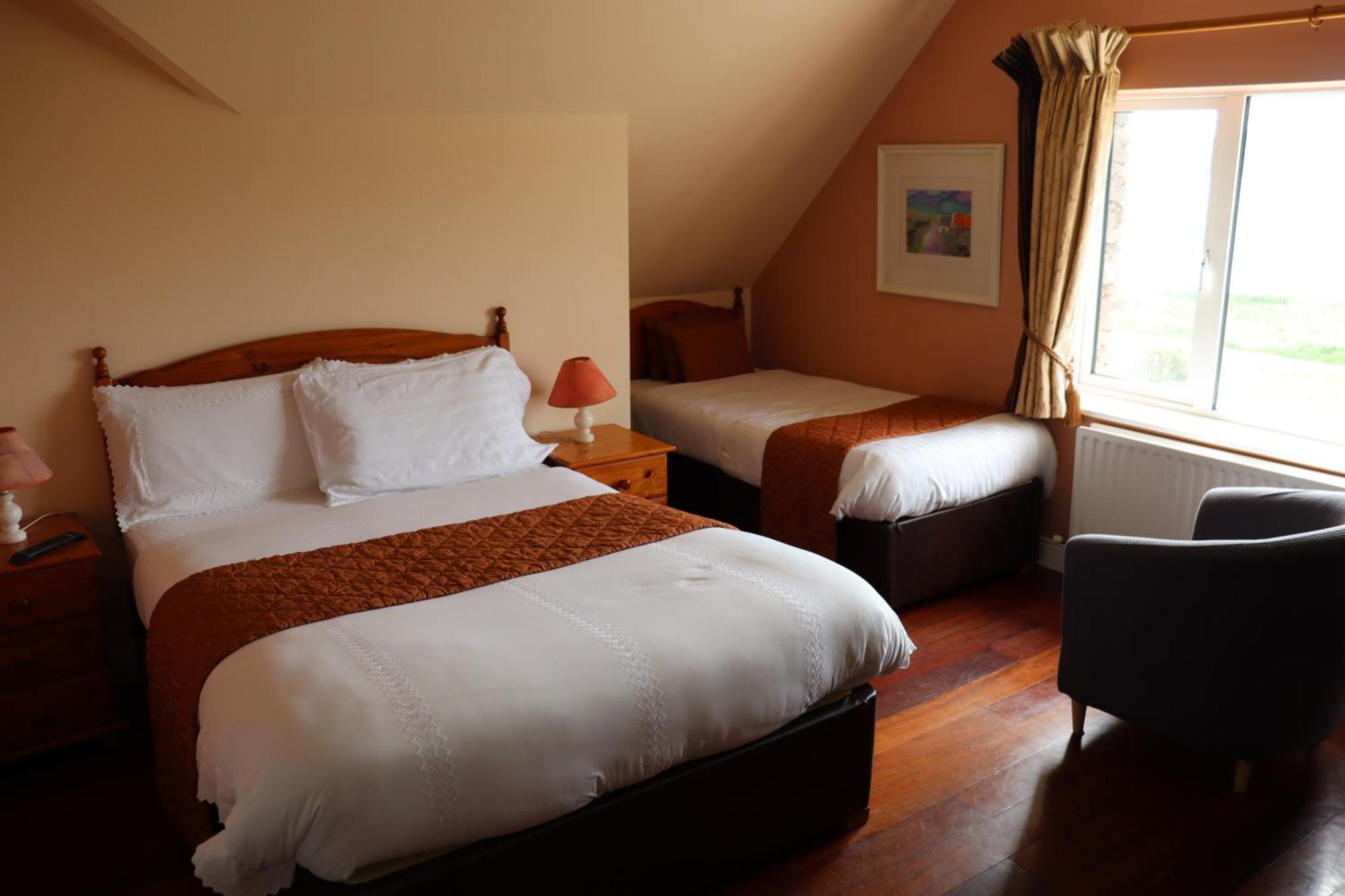 The Old Pier Guest Accommodation, Bed Only, No Breakfast Ballydavid Exteriér fotografie